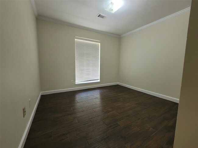 Building Photo - 9322 Fairdale Ln