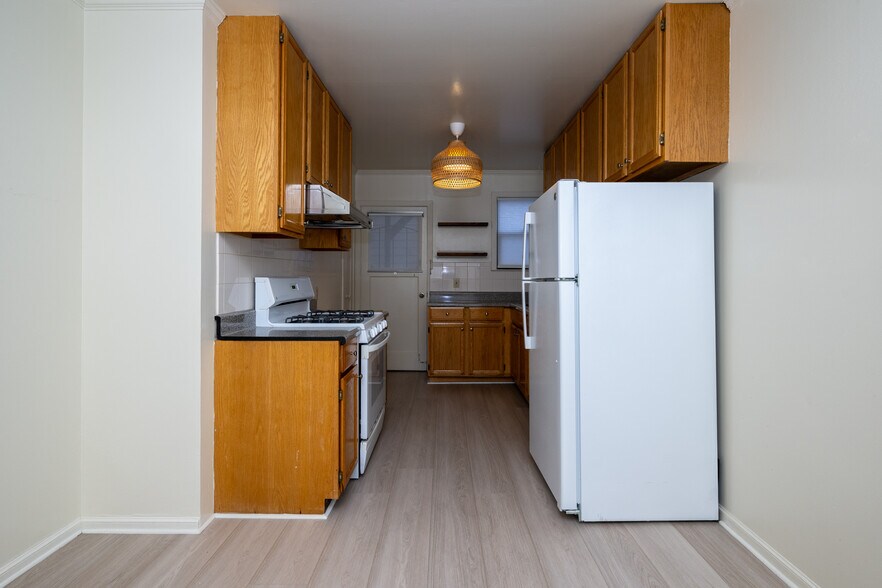 Building Photo - 1401 43rd Ave