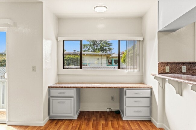 Building Photo - Beautiful Spacious 3 Bedroom Home w/ Brand...