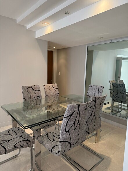 Building Photo - 2333 Brickell Ave