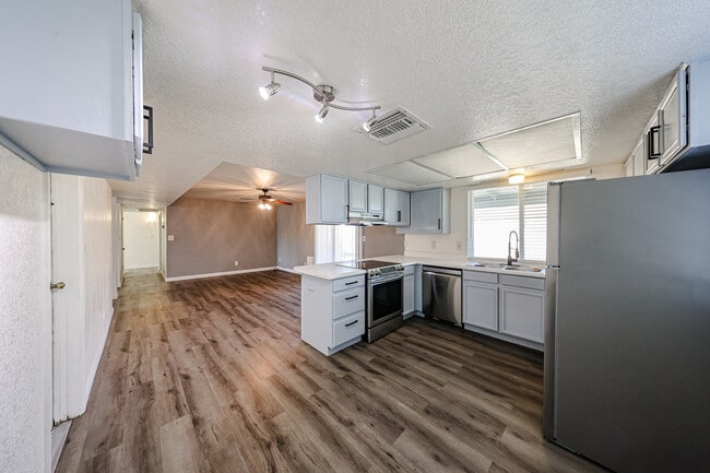 Building Photo - 408 W Oraibi Dr