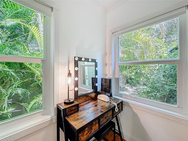 Building Photo - 1419 NE 4th Ct