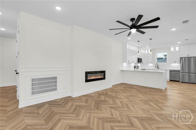 Building Photo - 773 E Duffy St