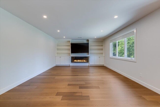 Building Photo - 1210 Larnel Pl