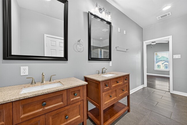 Building Photo - 146 Disney St