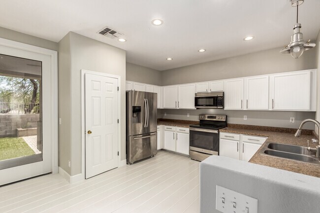 Building Photo - 21127 Avenida Del Valle Ct