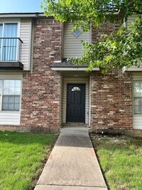 Building Photo - 688 W Sycamore St