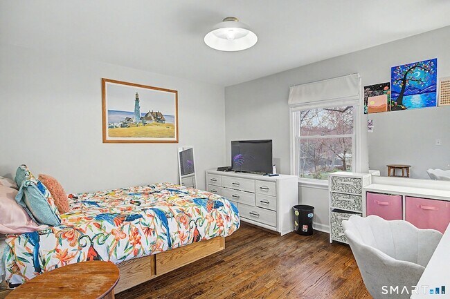 Building Photo - 14 Shore Rd