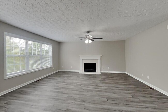 Building Photo - 1294 Log Cabin Ln SE