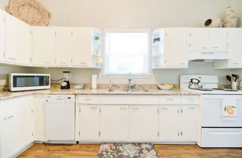 Building Photo - 311 E Strong St