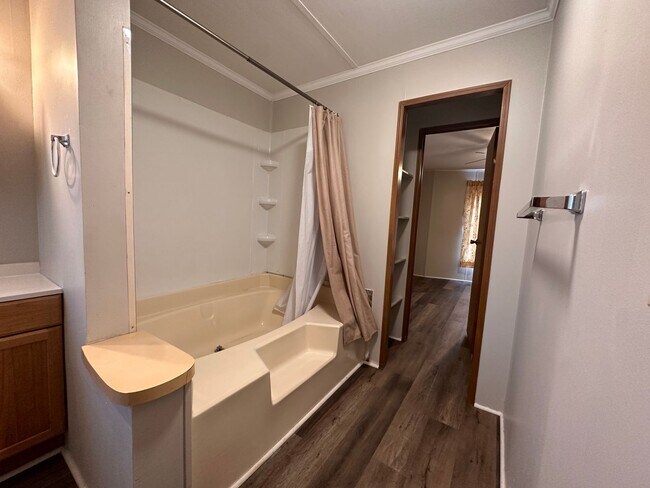 Building Photo - Awesome 2/2 Trailer in Westlake for rent!