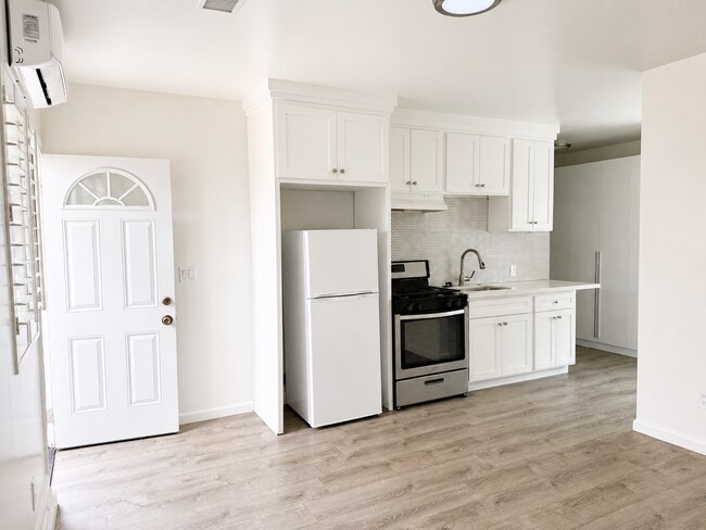 Building Photo - 753 Cardona Ave