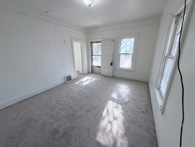 Building Photo - 1 bed House for Rent