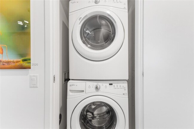 Building Photo - 1300 Brickell Bay Dr