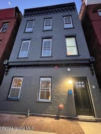 Building Photo - 257 3rd St