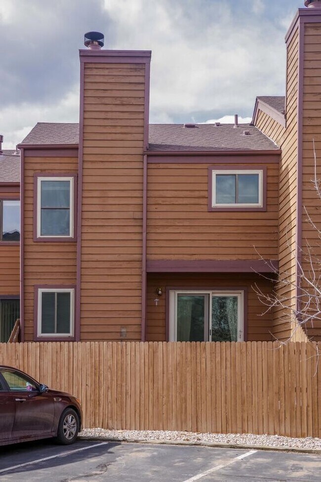 Building Photo - Spacious 3 Bedroom, 3 Bathroom Willowbrook Condo in Gunbarrel