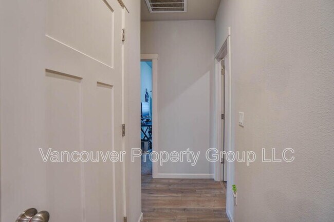 Building Photo - 11812 NE 137th Ave