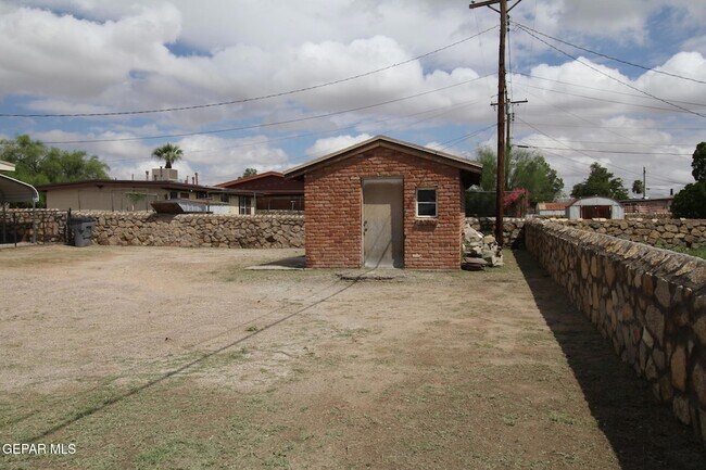 Building Photo - 906 Geronimo Dr