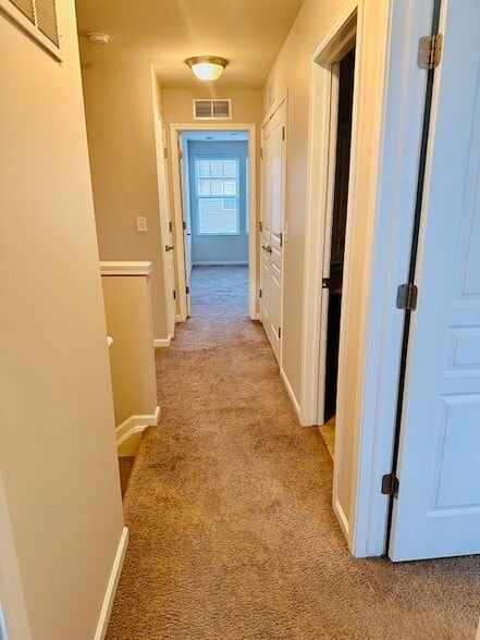 Building Photo - 863 Barclay Cir