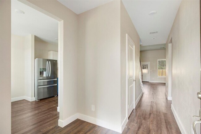 Building Photo - Very functional floor plan, has game room/...