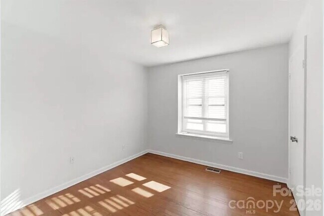 Building Photo - "Discover Comfort and Space in Charlotte: 4-Bed, 3-Bath Gem on Red Carriage Lane!"
