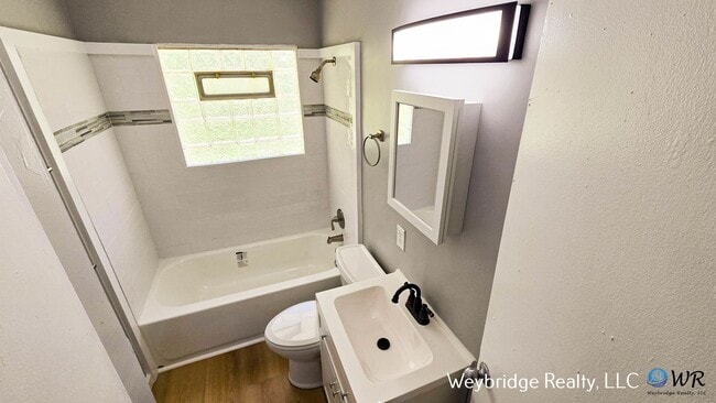 Building Photo - A Nice 3-Bed 1 Bath Ranch Style House in Northside!!!