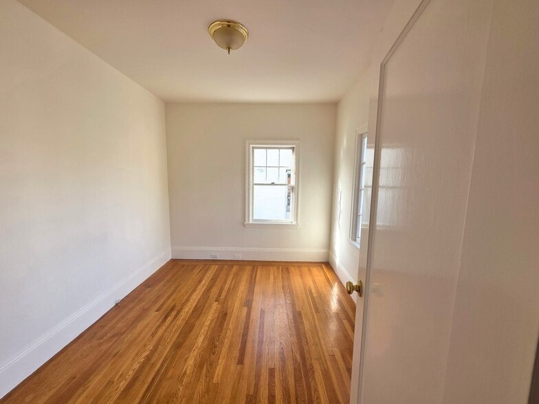 Building Photo - 1621 E 38th St