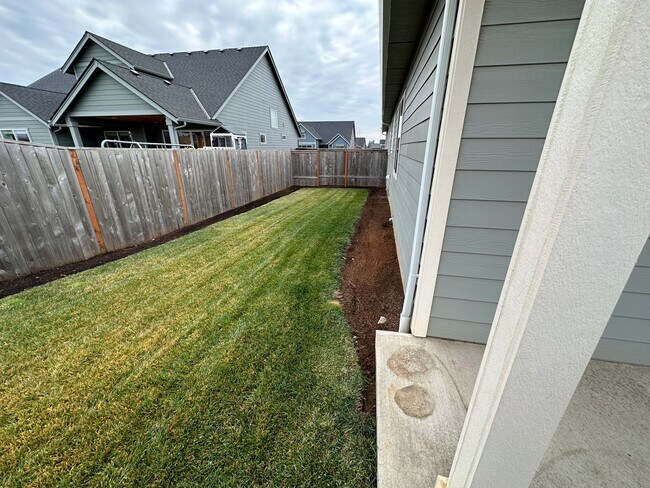 Building Photo - 553