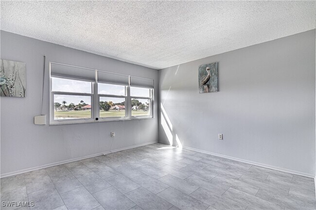 Building Photo - 1660 Pine Valley Dr