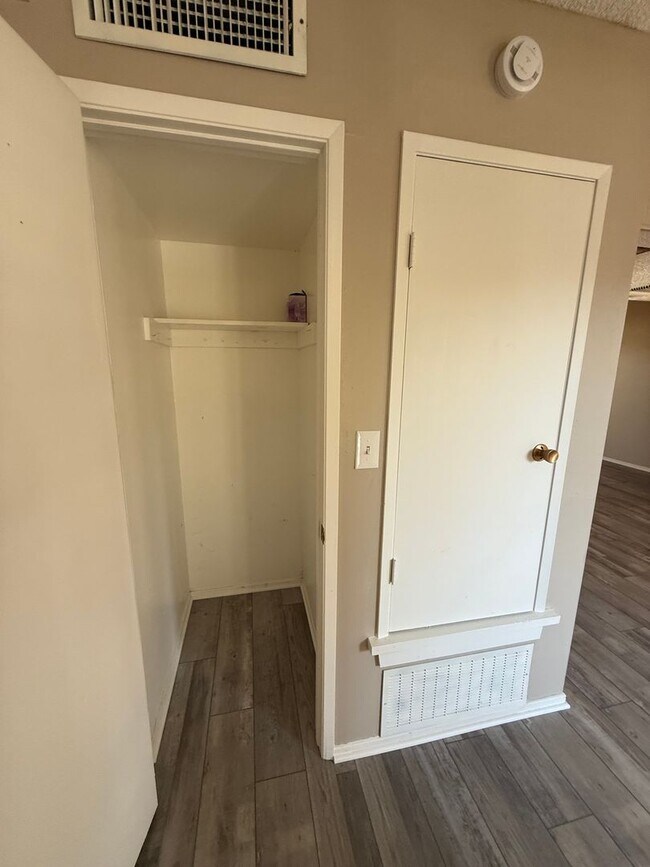 Building Photo - Victorville Green Tree Home- Refurbished 4 Bedrooms, 2 Bathrooms, New Paint,