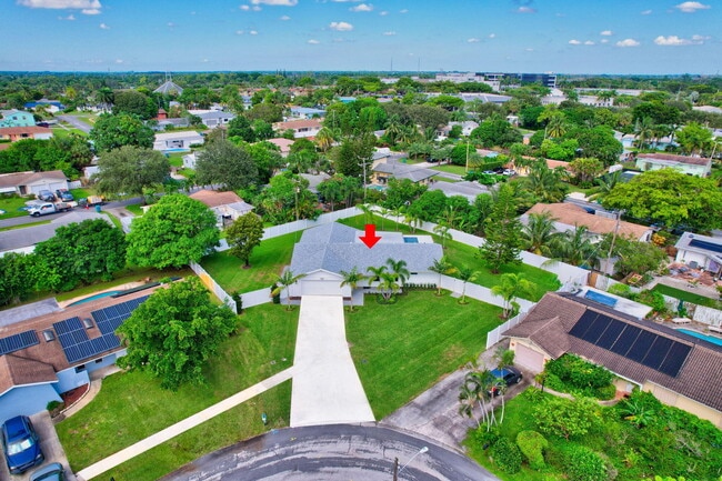 Building Photo - 135 SE 28th Ct