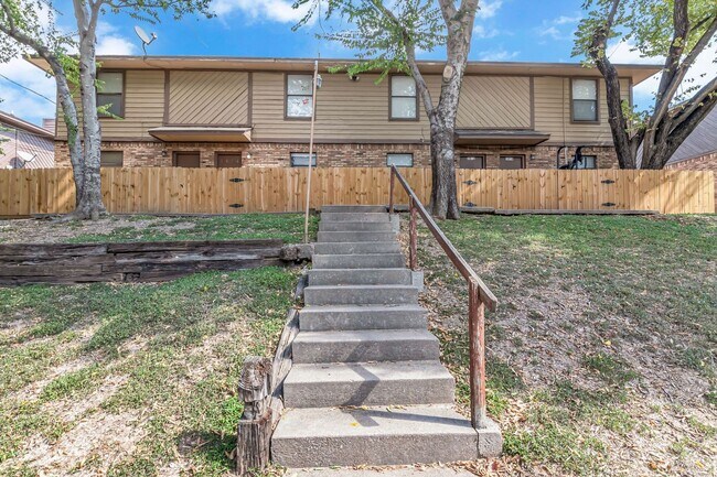 Building Photo - 3808-3814 Coates Circle