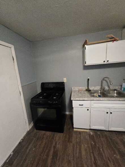 Building Photo - 21648 Gailine Ave
