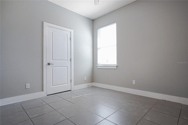 Building Photo - 210 Goldenrod Ln