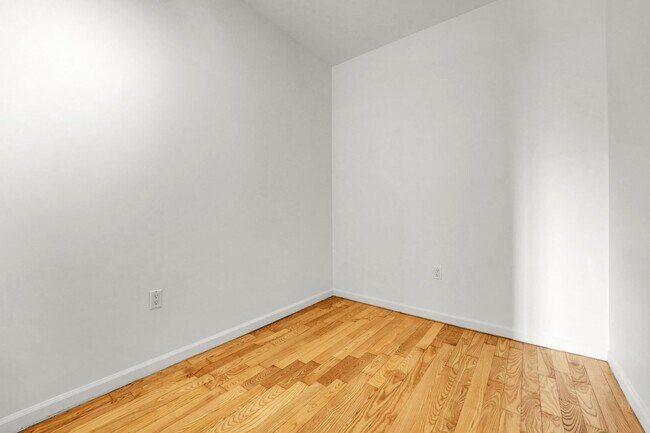 Building Photo - Modern  1-Bedroom with Home Office and Private Terrace DW/WD