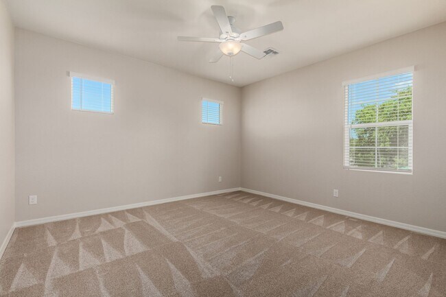 Building Photo - Gilbert Large 5 Bed 4.5 Bath Home with