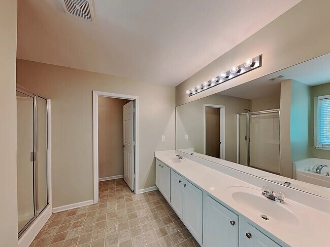 Building Photo - 1147 Charlie Ln SW