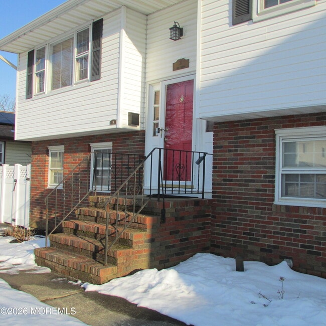 Building Photo - 31 Pine St