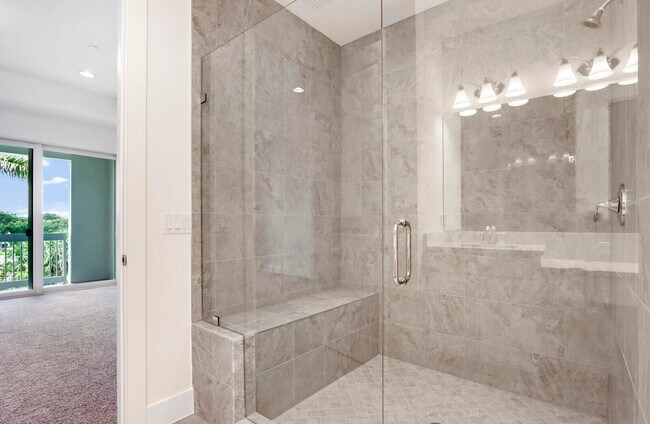 Building Photo - 12556 Gross Pointe Dr