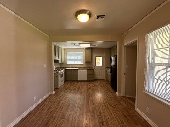 Building Photo - 3917 W Chandler Blvd