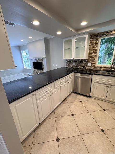 Building Photo - 4603 Cove Dr