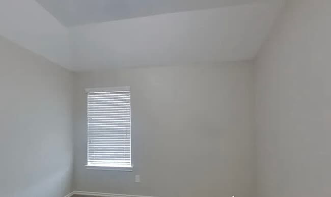 Building Photo - 700 Harris Ridge Dr