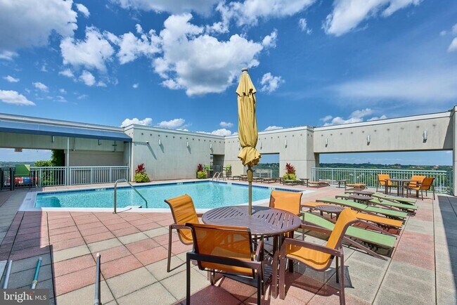 Building Photo - 851 N Glebe Rd