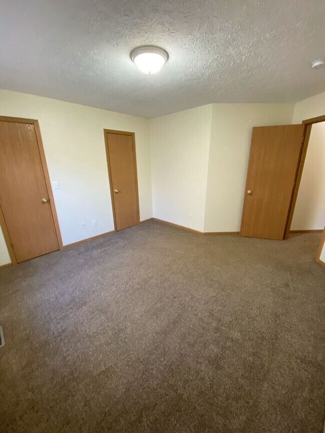 Building Photo - Collett Meadows - Large open floor plan, 4 bedroom Home with 2 baths - PETS WELCOME!