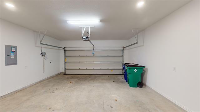 Building Photo - 3916 Linear Dr