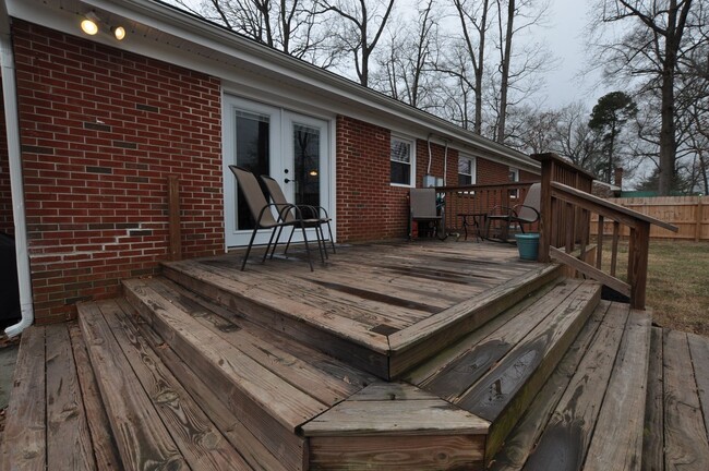 Building Photo - Oak Manor