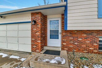 Building Photo - $2,540.95 with $300 off the first month's Rent- 4 Bedroom, 1.5 Bath, Single Family Home in Aurora...