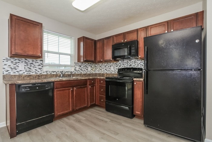 Building Photo - 5868 Anne Marie Dr