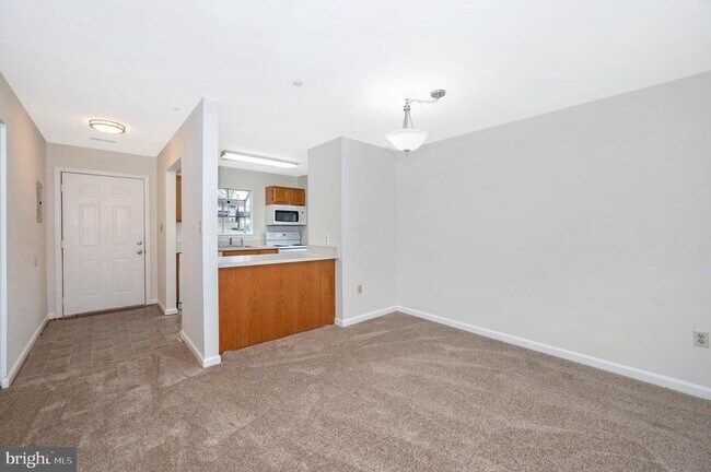 Building Photo - 10247 Redtail Ct