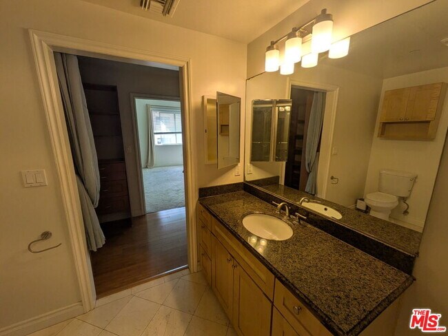 Building Photo - 3061 W 12th Pl